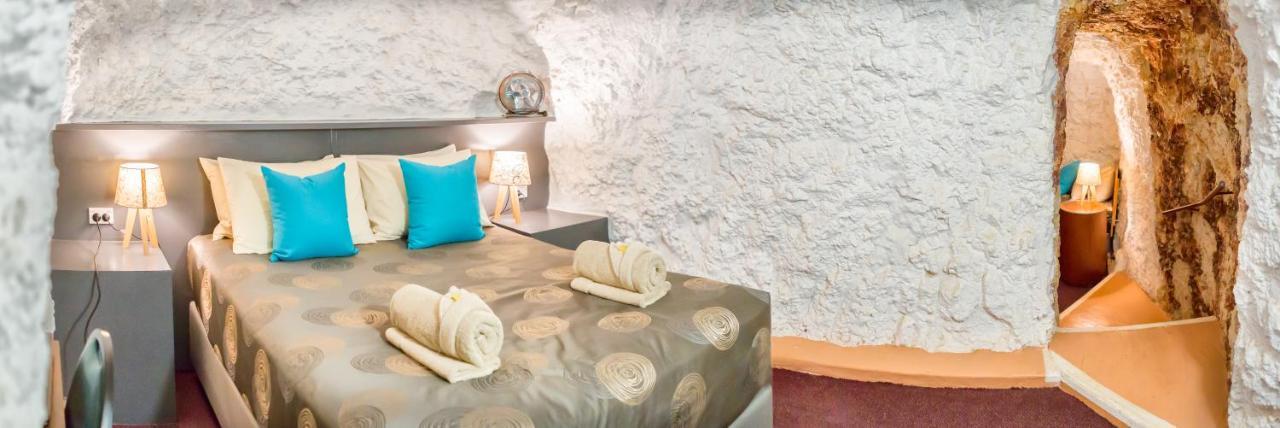 White Cliffs Underground Motel Экстерьер фото